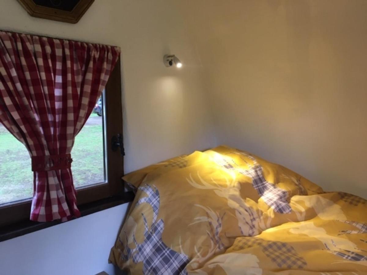 Charming 2-Bed Cabin In Domfront-En-Poiraie Perrou Bagian luar foto