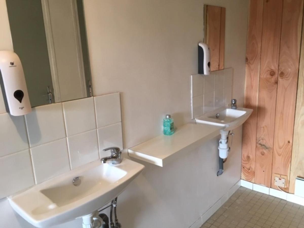 Charming 2-Bed Cabin In Domfront-En-Poiraie Perrou Bagian luar foto